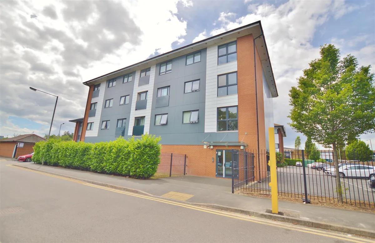 1 bed flat to rent PURSERS COURT, Slough SL2
