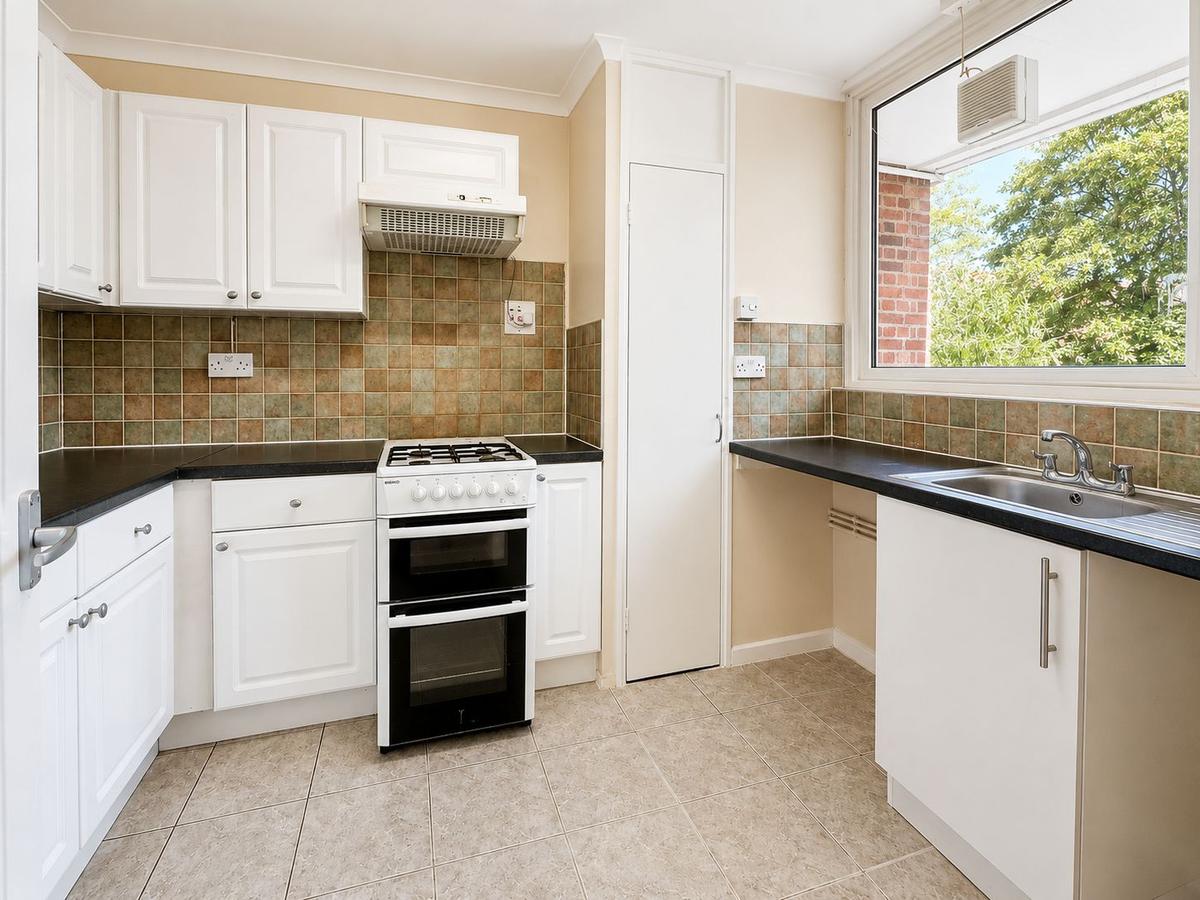 3 bed flat to rent Flat 7, London SW15