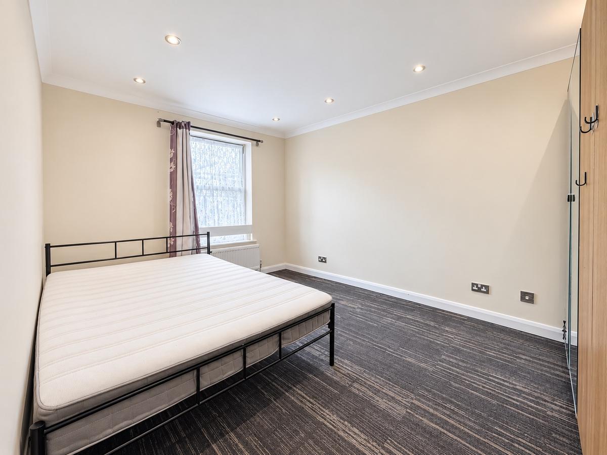 1 bed flat to rent Castle House, SLOUGH SL3